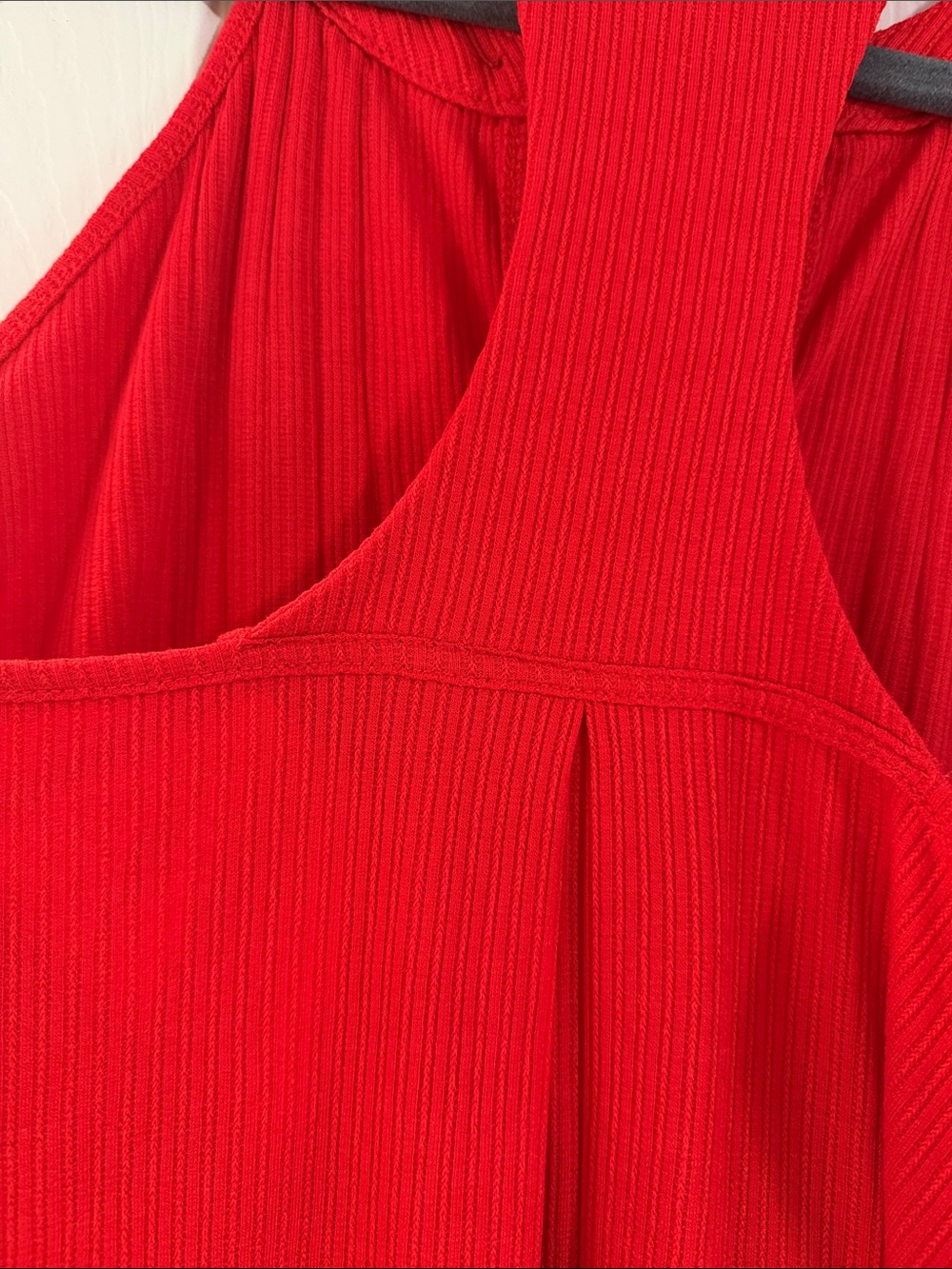 Red Cold-Shoulder Ribbed Camisole - Picture 4 of 6